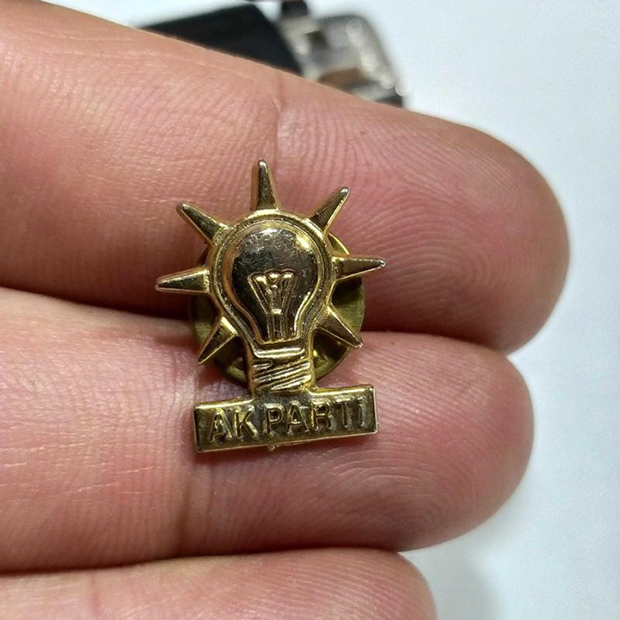 AKP Ak Parti D�k�m Yaka Rozeti - �R�N KODU:AKP01