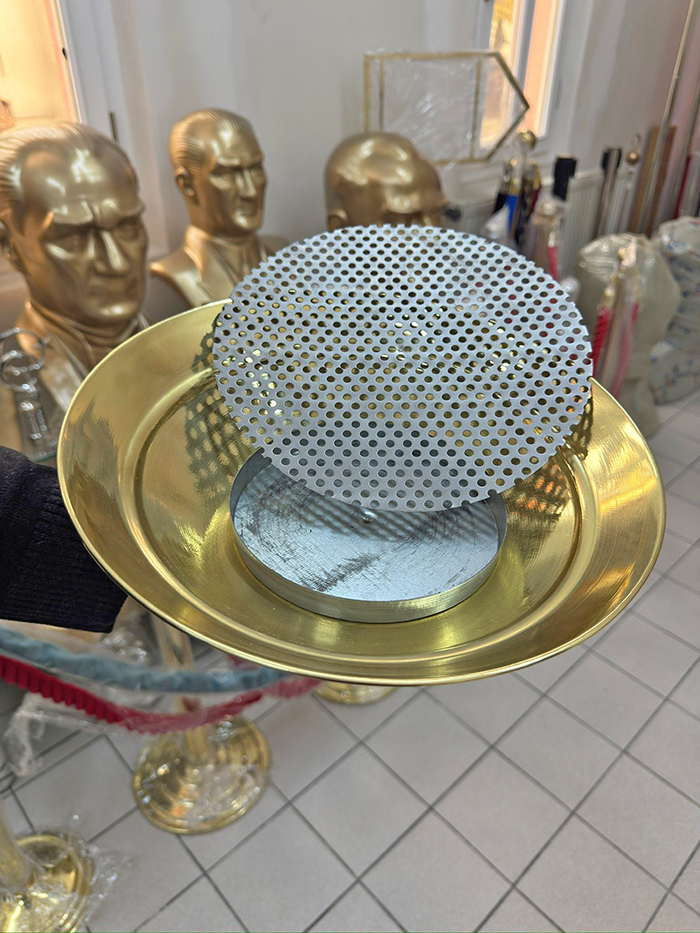 Pirin� Ayakl� Me�ale - Metal Ayakl� Me�hale