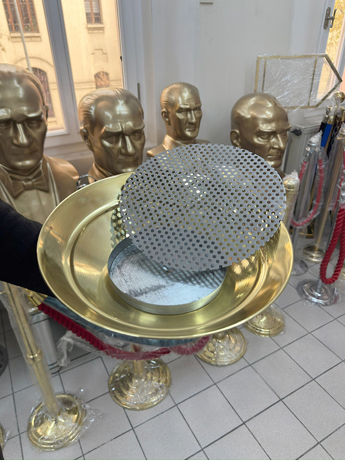 Pirin� Ayakl� Me�ale - Metal Ayakl� Me�hale 