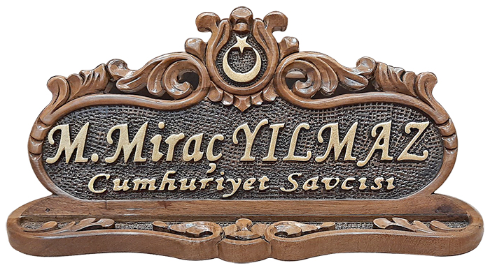 MB04 Ceviz El İşi Oyma Özel Ahşap Masa İsimliği MB04 Ceviz El İşi Oyma Özel Ahşap Masa İsimliği