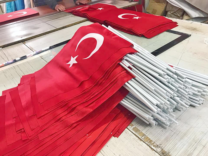 20x30 cm Elde Sallama Sapl�-Sopal� Kuma� T�rk Bayra�� ESTB20X30