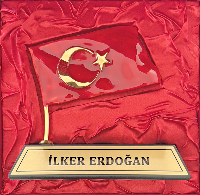 MVIP04 Dalgalanan T�rk Bayrakl� Masa �simli�i