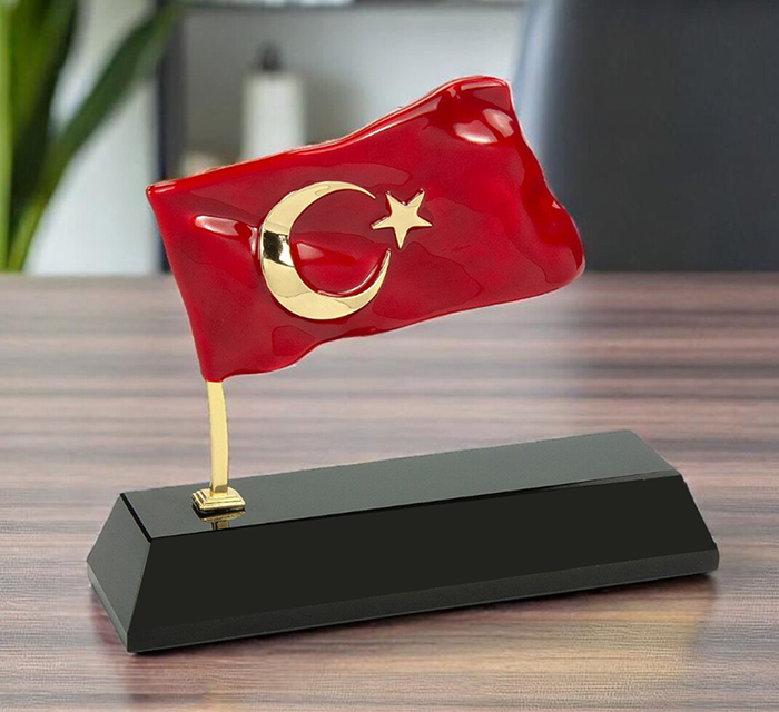 Bayrakl� Masa �simli�i