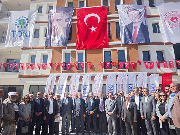 TOK� Toplu Konut ve �evre ve �ehircilik Bakanl��� Bina Bayraklar�