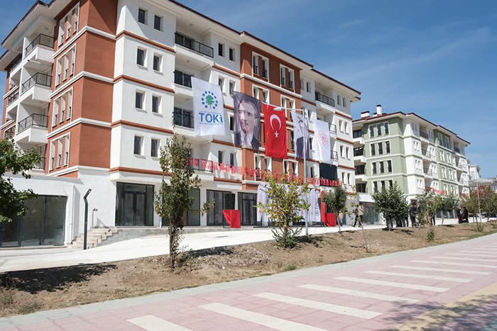 TOK� A��l��lar� ve Anahtar teslim t�renlerinde kullan�lan K�rlang�� Bayraklar�. Tan�t�c� Bayraklar