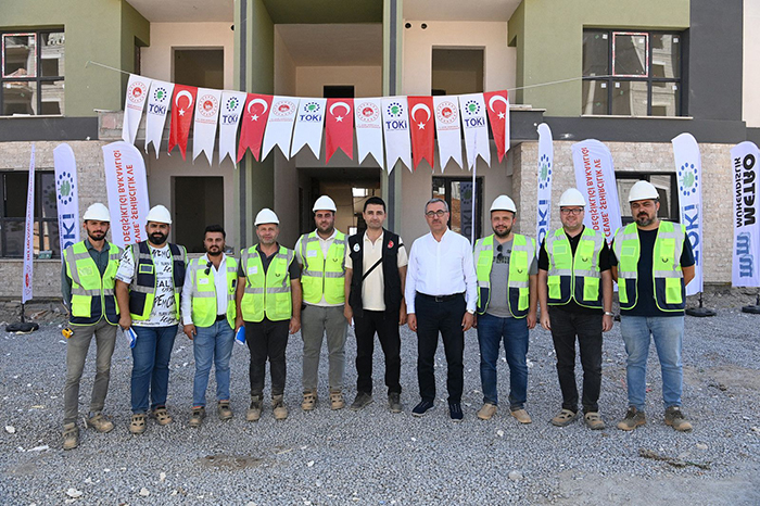 TOK� A��l��lar� ve Anahtar teslim t�renlerinde kullan�lan K�rlang�� Bayraklar�. Tan�t�c� Bayraklar