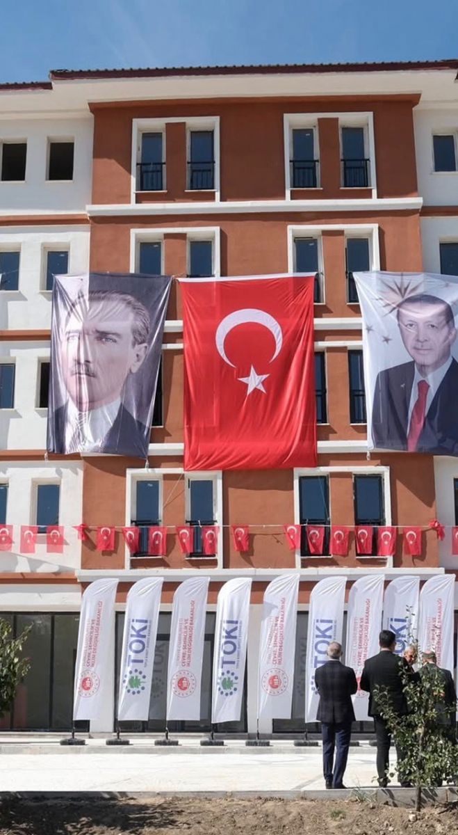 https://ulusalbayrak.com/images/images/Toki_bina_bayraklari_toplu_konut_acilis_bayraklari_K.jpg