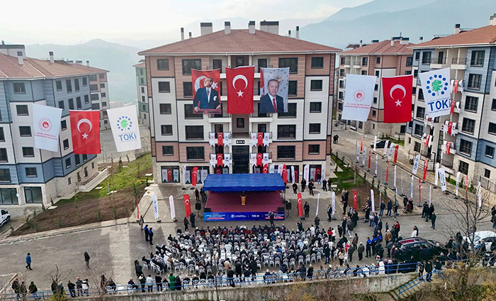 TOK� Toplu Konut ve �evre ve �ehircilik Bakanl��� Bina Bayraklar�