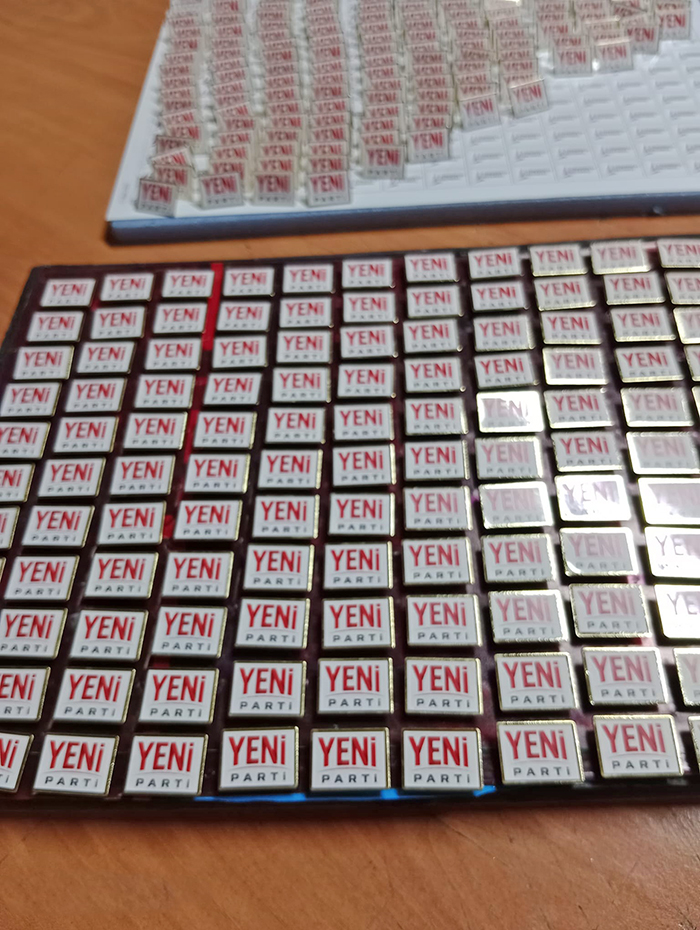 Yeni Parti Metal Yaka Rozeti - Yeni Parti Rozeti