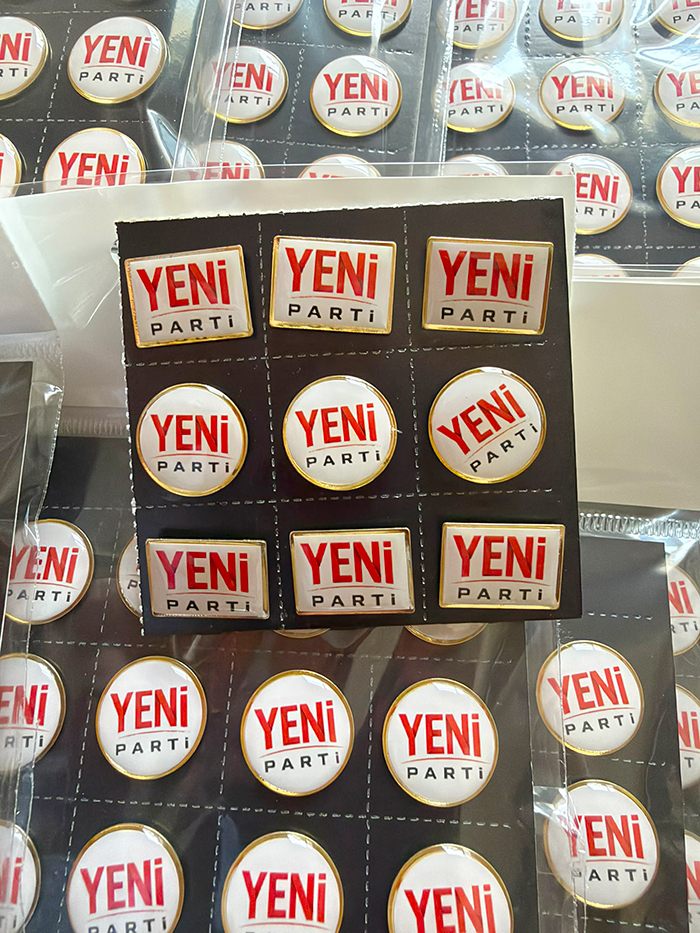 Yeni Parti Metal Yaka Rozeti - Yeni Parti Rozeti